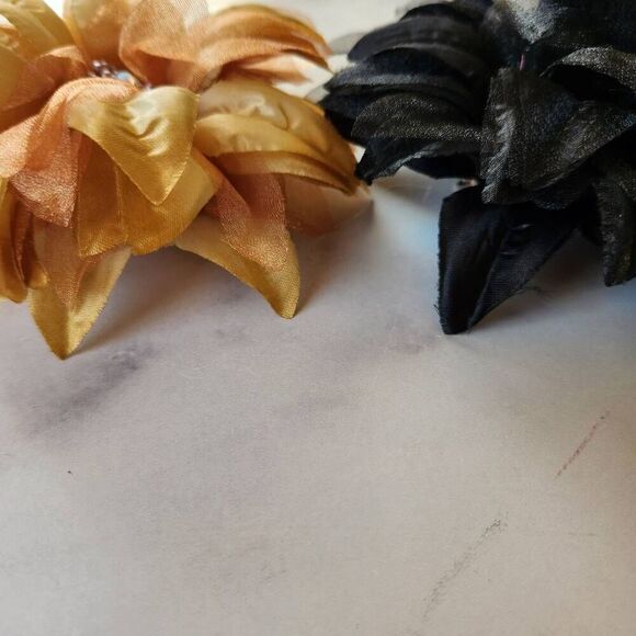 Hat flowers clip on bubdle if 3 artificial floral headpieces hair accessories - Picture 7 of 7